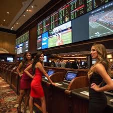 Tabel pembayaran Fortune Mouse yang menunjukkan nilai setiap simbol dan kombinasi pemenang